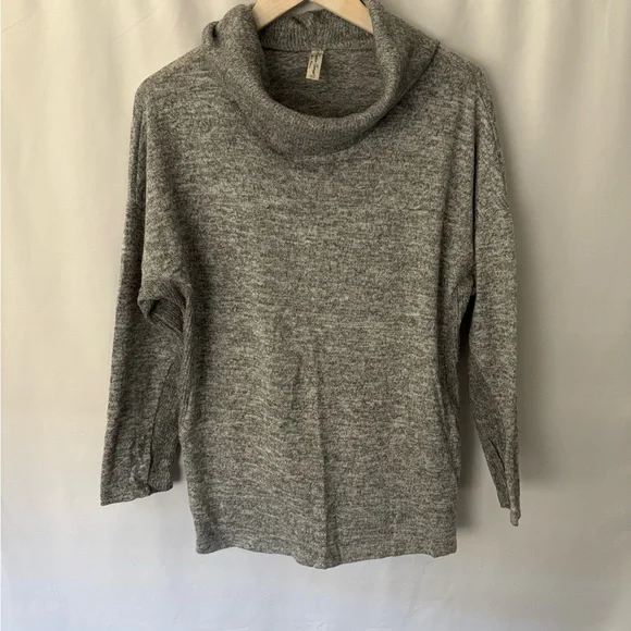 PerSeption Concept Gray Cowl Neck Sweater - Picture 2 of 6